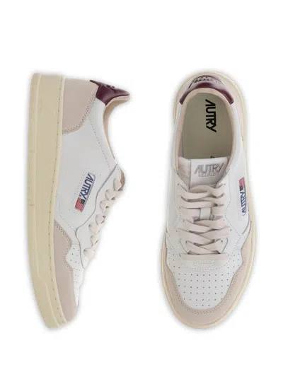 Autry Medalist Low Sneakers With Suede Inserts And Contrasting Heel In White