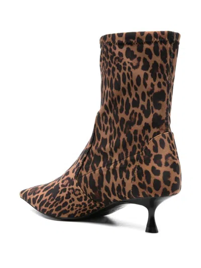 Stuart Weitzman Boots In Brown