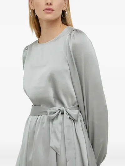 泡泡袖束腰迷你连衣裙