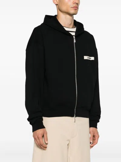 Jacquemus The Gros Grain Zip-up Hooded Sweatshirt In Black