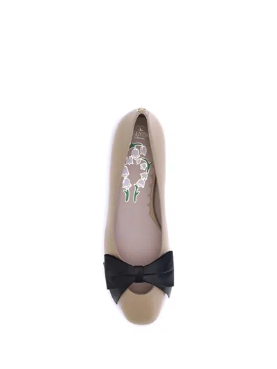 Valentino Bow-detail Leather Ballet Flats In Neutral