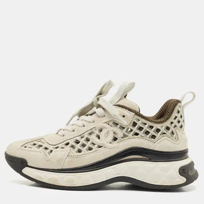 Pre-owned Chanel Grey/white Suede Cc Interlocking Logo Low Top Sneakers Size 36 In Gray