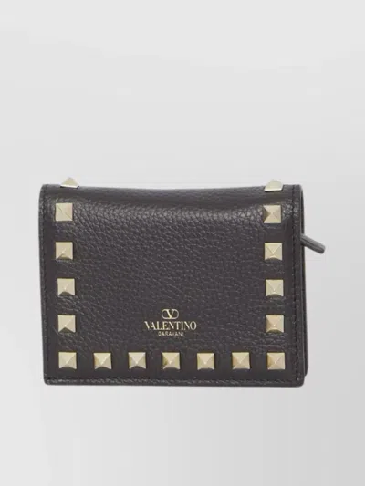 Valentino Garavani Grained Leather Studs Bi-fold Wallet In Gray