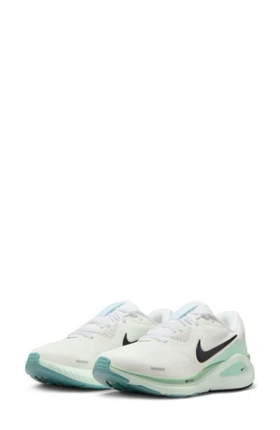 Nike Structure 26 Se Running Shoe In White