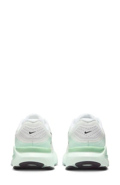 Nike Structure 26 Se Running Shoe In White