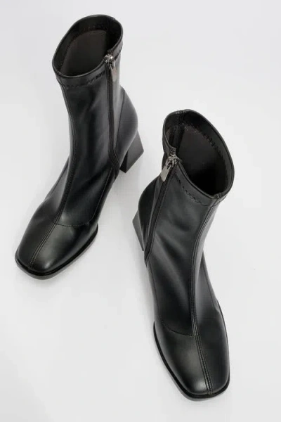 Prologue Shoes Plesa Chunky Heel Boot In Black