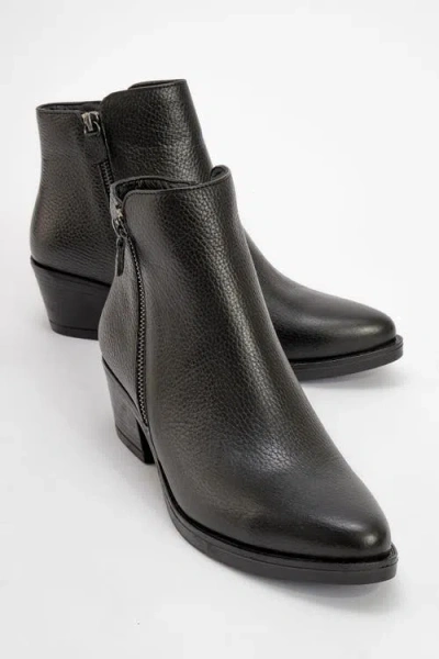 Forever & Always Shoes Jayer Leather Double-zip Block Heel Boot In Black