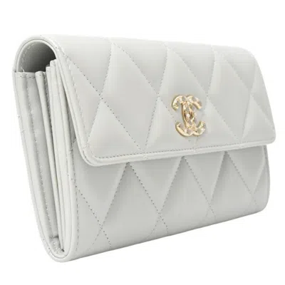 Pre-owned Chanel Matelasse Silver Gray Leather Long Wallet (bi-fold) ()