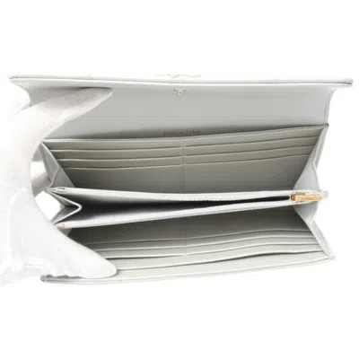 Pre-owned Chanel Matelasse Silver Gray Leather Long Wallet (bi-fold) ()