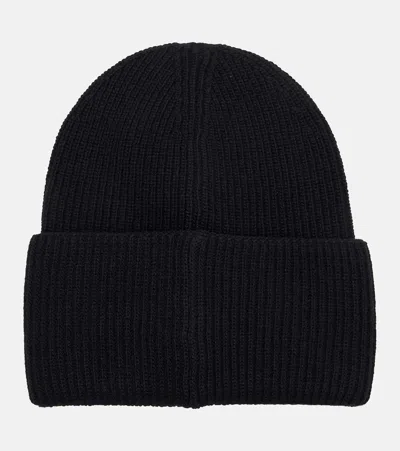 Moncler Ribbed Knit Carded Wool Beanie With Felt Logo Patch In Black