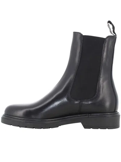 Nero Giardini Elastic-panel Chelsea Boots In Black