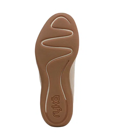 Ryka Era Sneaker In Neutral