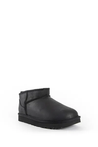 Ugg Classic Ultra Mini Black Ankle Boots With Shearling Lining In Leather Woman In Black