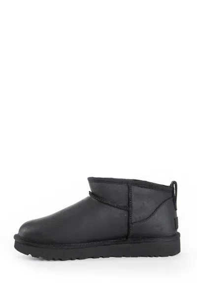 Ugg Classic Ultra Mini Black Ankle Boots With Shearling Lining In Leather Woman In Black