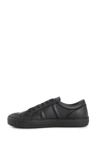 Fendi Domino Leather Low-top Sneakers In Black