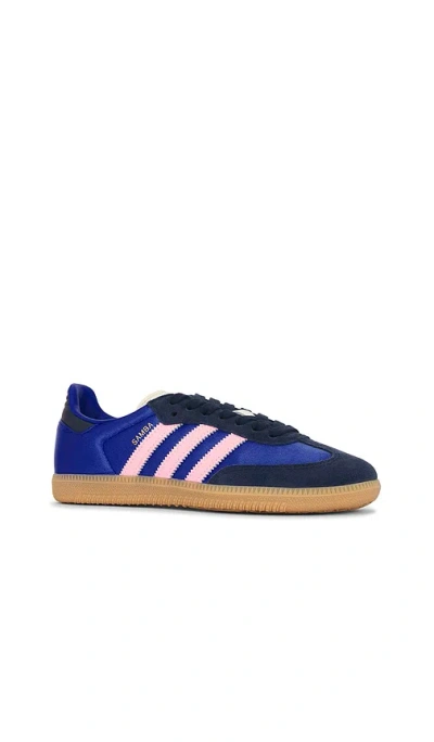 Adidas Originals Low-cut Sneakers Featuring Iconic Stripes In Blue