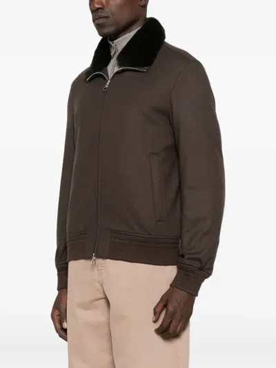 对比领拉链夹克