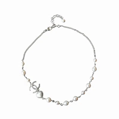 Pre-owned Chanel 23b Crystal Strass Cc Heart Pearl Necklace Silver