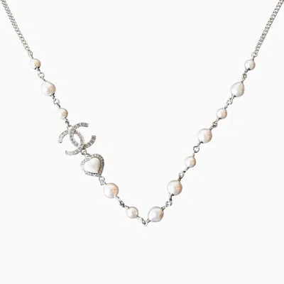 Pre-owned Chanel 23b Crystal Strass Cc Heart Pearl Necklace Silver
