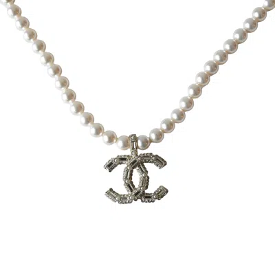 Pre-owned Chanel Crystal Strass Resin Cc With Pearl Necklace White Light Gold