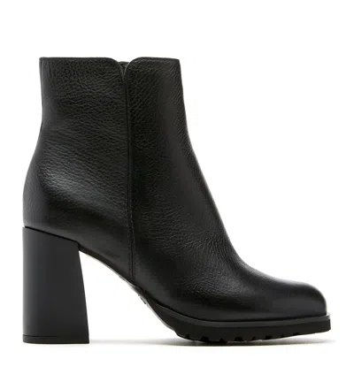 La Canadienne Maya Waterproof Leather Boot In Black