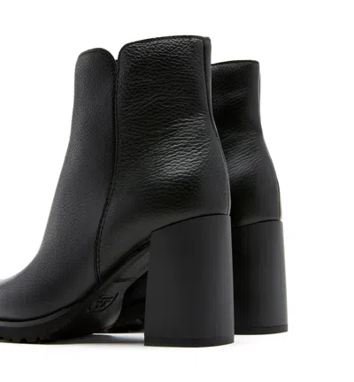 La Canadienne Maya Waterproof Leather Boot In Black