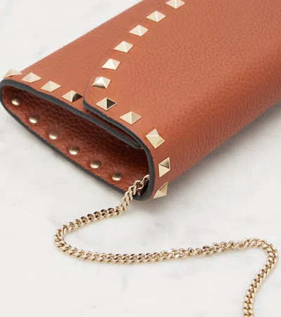 Valentino Rockstud Mini Grainy Leather Wallet On Chain In Brown