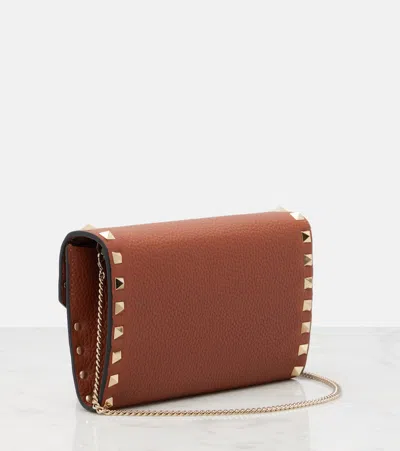 Valentino Rockstud Mini Grainy Leather Wallet On Chain In Brown