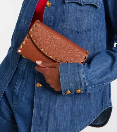 Valentino Rockstud Mini Grainy Leather Wallet On Chain In Brown