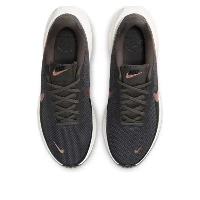Nike (wmns)  Revolution 8 'medium Ash Metallic Red'