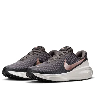 Nike (wmns)  Revolution 8 'medium Ash Metallic Red'