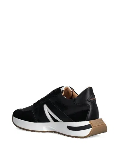 拼接系带运动鞋