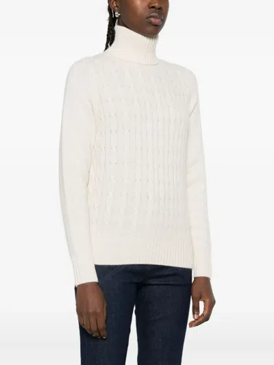 粗绞花针织高领毛衣