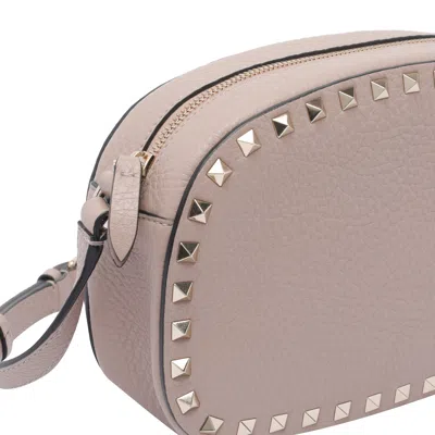 Valentino Garavani Chain Strap Studded Pebbled Texture Cross-body Bag In Gray