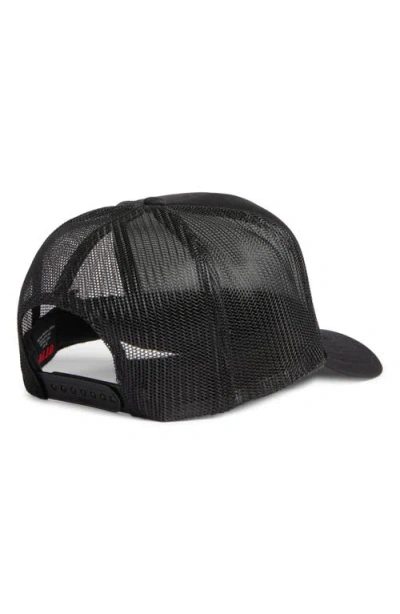 Friday Feelin ' Game Day Trucker Hat In Black