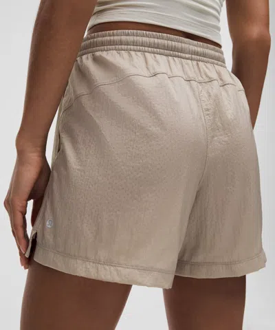 Lululemon Lightweight Mid-rise Active Short 5"