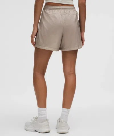 Lululemon Lightweight Mid-rise Active Short 5"