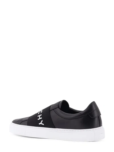 Givenchy Calfskin Leather Sneakers With Printed Logo And Contrasting Sole In Black
