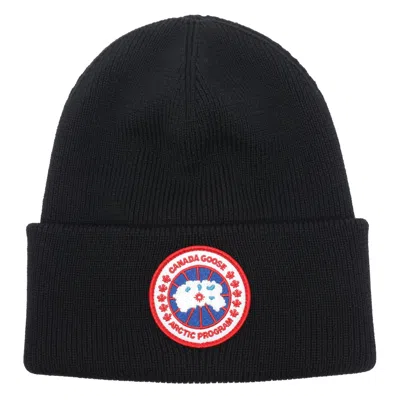 Canada Goose Ribbed Black Merino Wool Toque With Contrast Emblem In Black