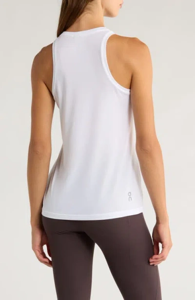 On Core Running Tank In White
