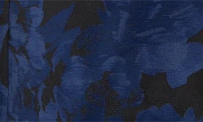 Kasper Kissing Front Jacket In Multi