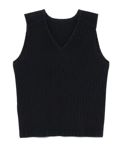 Issey Miyake Sleeveless Black Vest With V-neckline And Pleated Texture In Black