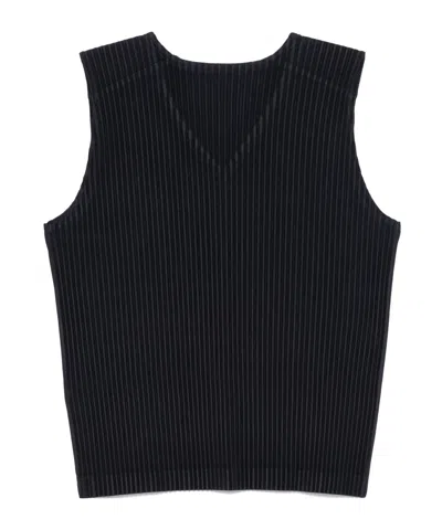 Issey Miyake Sleeveless Black Vest With V-neckline And Pleated Texture In Black