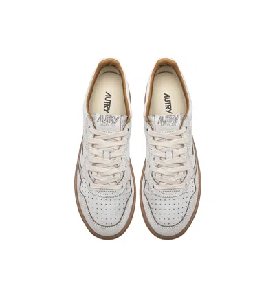 Autry "medalist Low" Sneaker In White