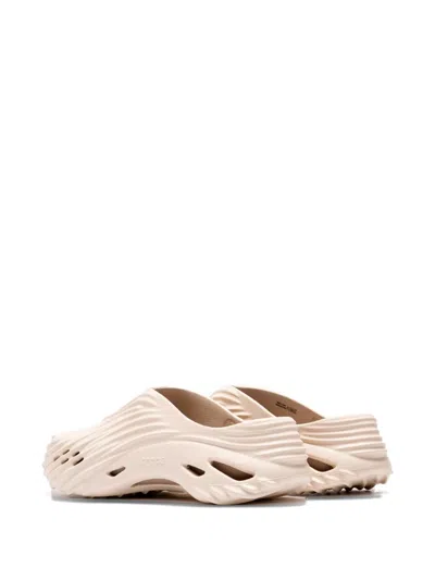 Crocs Echo Wave Mules In Neutral