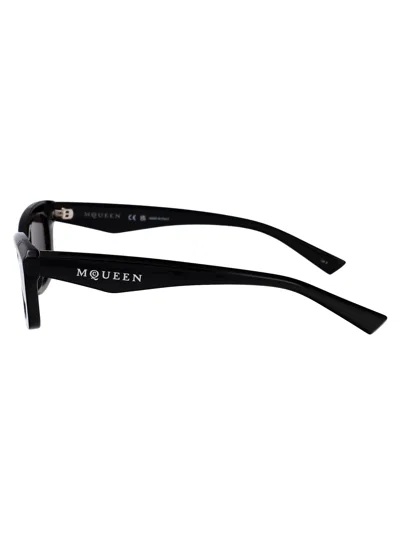 Alexander Mcqueen Geometric-frame Sunglasses In Black