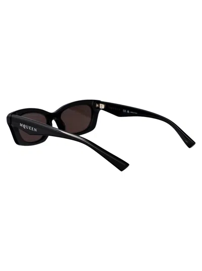 Alexander Mcqueen Geometric-frame Sunglasses In Black