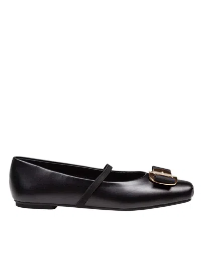 Ferragamo New Vara Plate Ballet Flat Shoes In Black