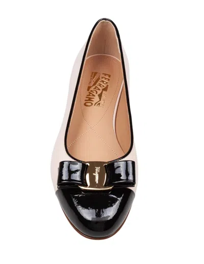 Ferragamo Round Toe Ballerina Shoes With Bow Detail In Black