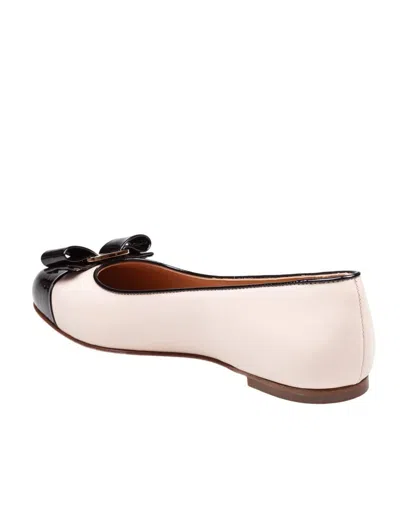 Ferragamo Round Toe Ballerina Shoes With Bow Detail In Black
